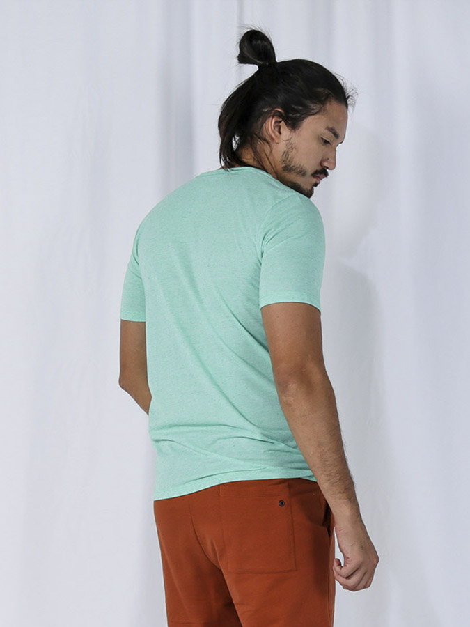 0069MCT Camiseta Natural Básica Masculina_IMG_9888